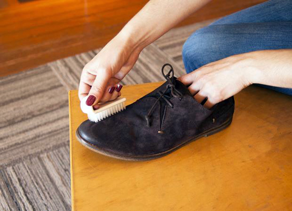 Як почистити замшеве взуття в домашніх умовах?