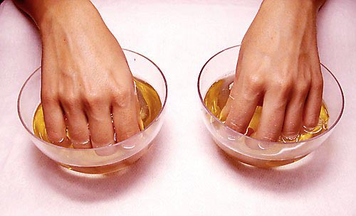Як доглядати за нігтями