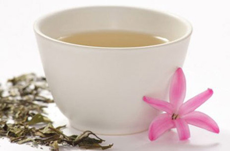 Корисні властивості білого чаю