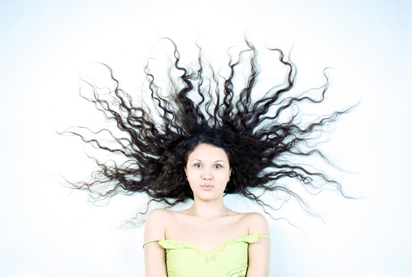 Що робити, коли електризуються волосся?