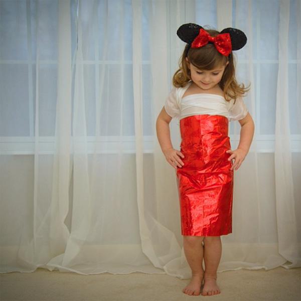 Чотирирічний модельєр і її чудові вбрання з паперу
