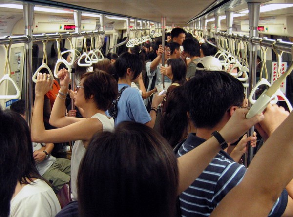 Вчені пояснили, чому корисно їздити на роботу на громадському транспорті
