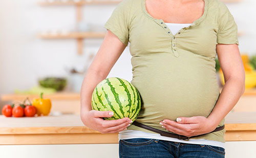 Обережний підхід у вживанні кавуна під час вагітності