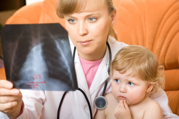 Пневмонія у дитини: симптоми та види