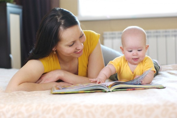 Читання допомагає розвивати мова у малюка