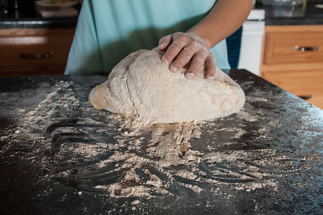 Як зробити пиріжкове тісто на кефірі?
