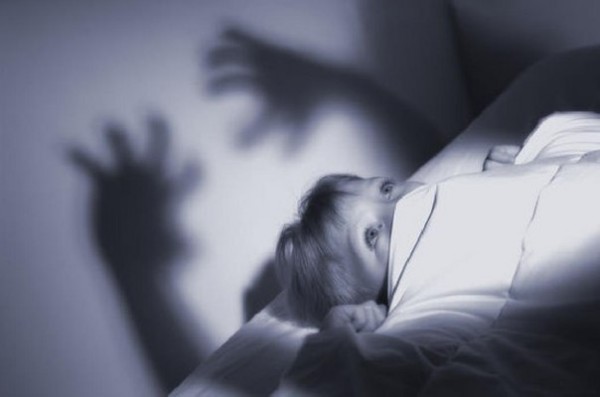 Звідки у дорослих страх темряви
