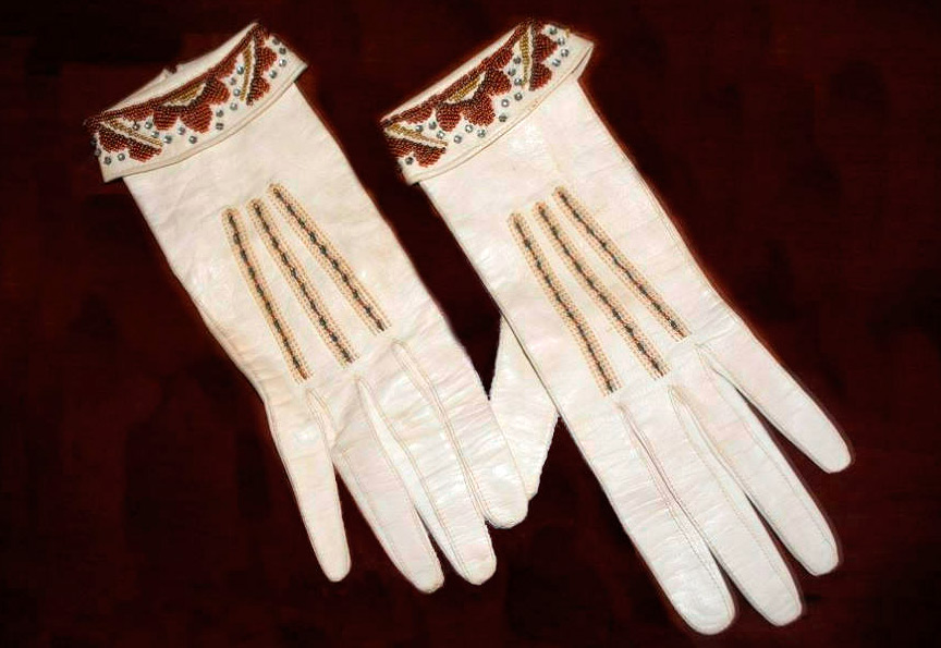 Історія лайкових рукавичок
