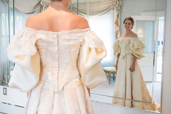 120 літній весільне плаття, в якому до цих пір йдуть під вінець