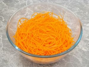 Як приготувати корейську моркву в домашніх умовах.Скільки калорій в корейської моркви?