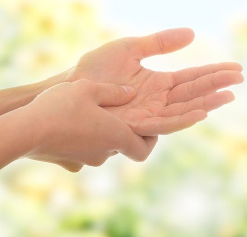 Що таке дисгідрозі кистей рук і як його лікувати