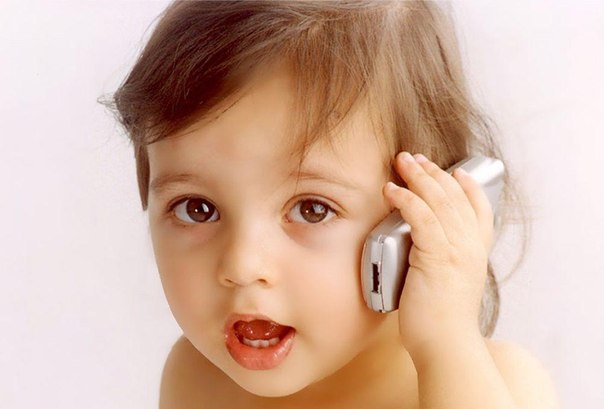 Як смартфони батьків впливають на дітей?