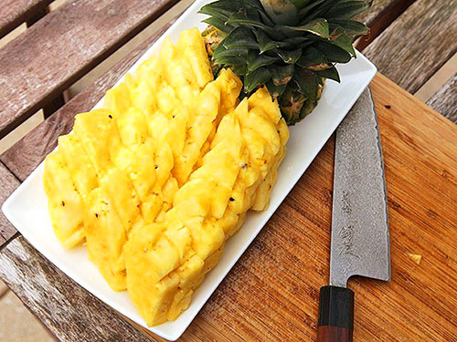 Помірне споживання стиглого солодкого ананаса принесе тільки користь