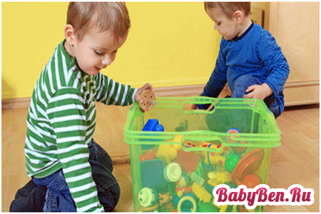 7 способів привчити дитину прибирати іграшки