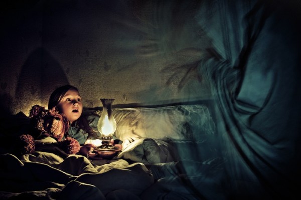 Дитина боїться темряви: чому і що робити?
