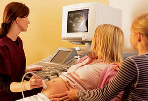 На який тижня вагітності (першій або другій) зявляється відчуття рух малюка?