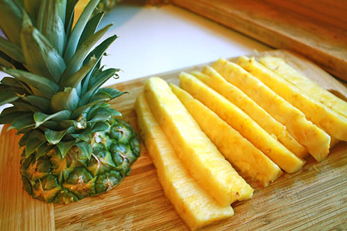 Як вибрати до столу стиглий і солодкий ананас