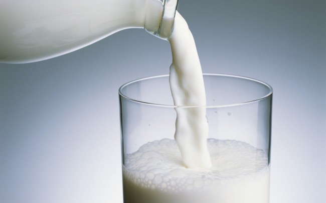 Можливі антибіотики у молоці і як застосовувати його в лікуванні ангіни?