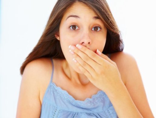 Як вирішити проблему неприємного запаху з рота