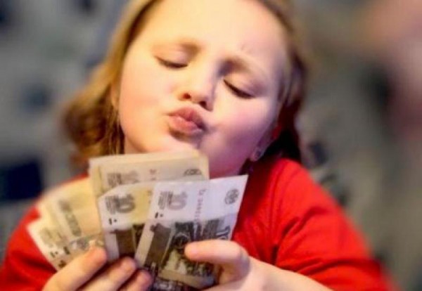 Діти і кишенькові гроші: давати чи не давати?