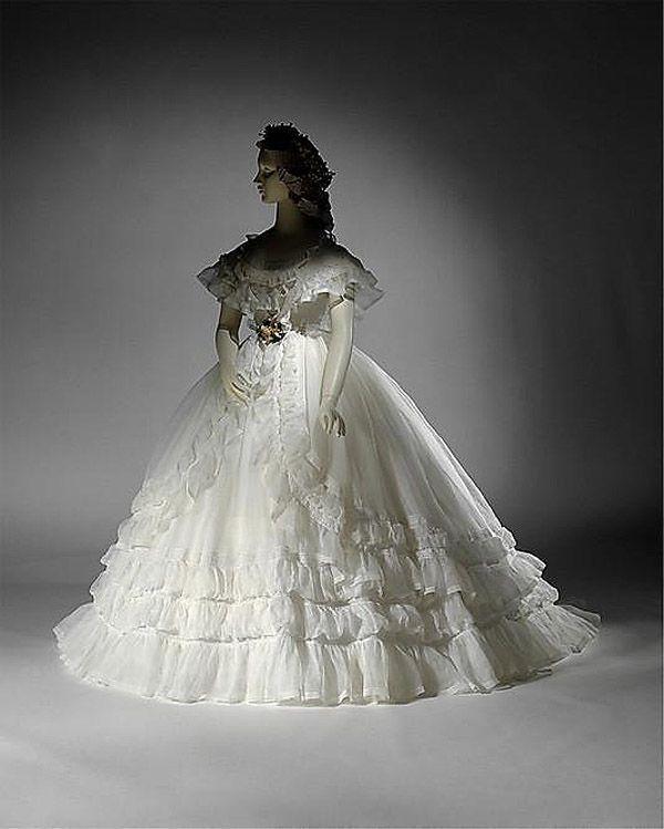 200 років історії весільної моди