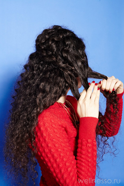 ТОП 6 простих зачісок для кучерявого волосся (покрокові фото для створення образу)