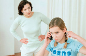 Дитина підліток не хоче спілкуватися — що робити?