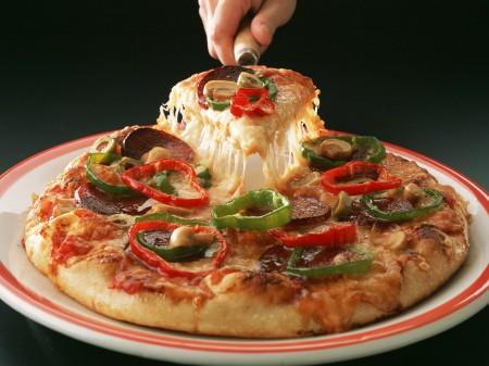 Якою повинна бути справжня неаполітанська піца?