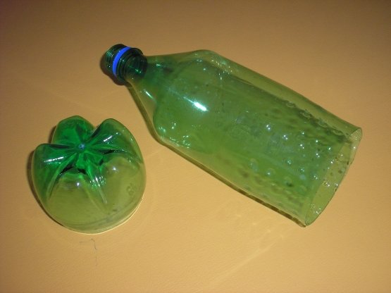Новорічна ялинка з пластикових пляшок