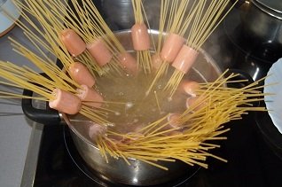 Макарони з ковбасою рецепт з фото. Що приготувати з сосисок і макаронів
