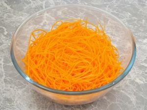 Як приготувати корейську моркву в домашніх умовах.Скільки калорій в корейської моркви?