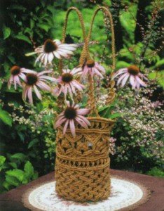 Як зробити плетені вази в саду