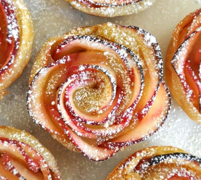 Трояндочки з листкового тіста з яблуками рецепт з фото