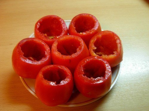Рецепт фаршированих помідорів в духовці. Помідори фаршировані куркою і сиром