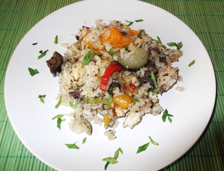 Курка з рисом і овочами в духовці. Як приготувати рис лінивий