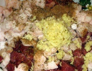 Домашня ковбаса з свинини в кишках   рецепт з фото