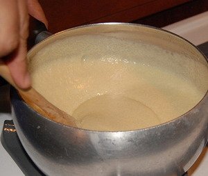 Згущене молоко в мультиварці: покроковий кулінарний рецепт
