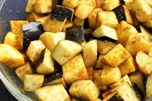 Картопля з баклажанами в мультиварці: покроковий кулінарний рецепт