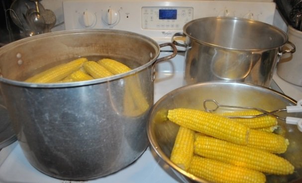 Як консервувати кукурудзу в качанах