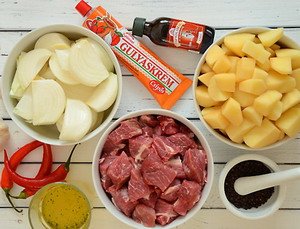 Гуляш із яловичини в мультиварці: покроковий кулінарний рецепт