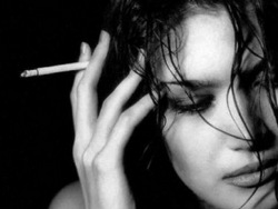 Чим шкідливе жіноче куріння?