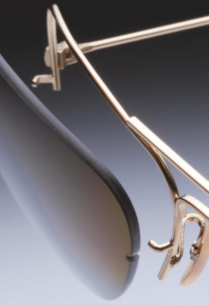 Колекцію окулярів Flip Out Sunglasses від Ray Ban