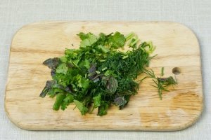 Булочка з копченою грудкою, сиром, яйцем. Рецепт закусок з фото покроково