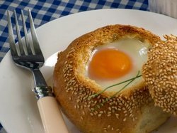 Холостяцьке страва — яйця в булочці