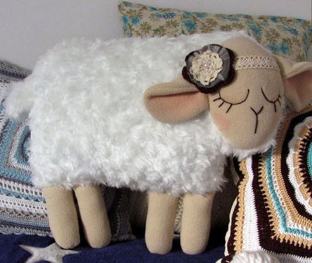 Подушка іграшка овечка