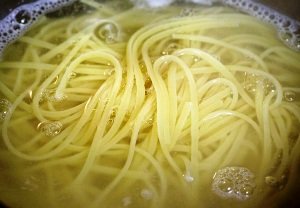 Спагетті в мультиварці: покроковий кулінарний рецепт