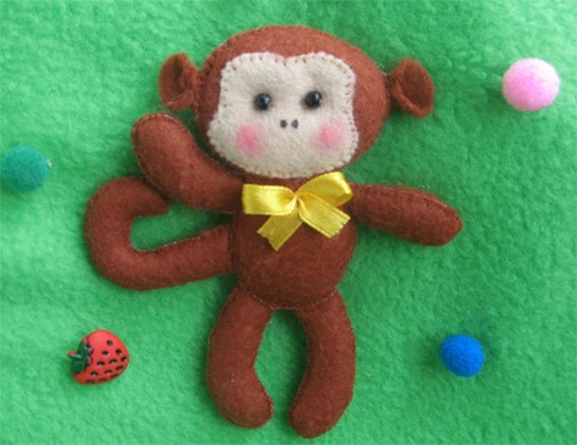 Шиємо мавпочку з тканини