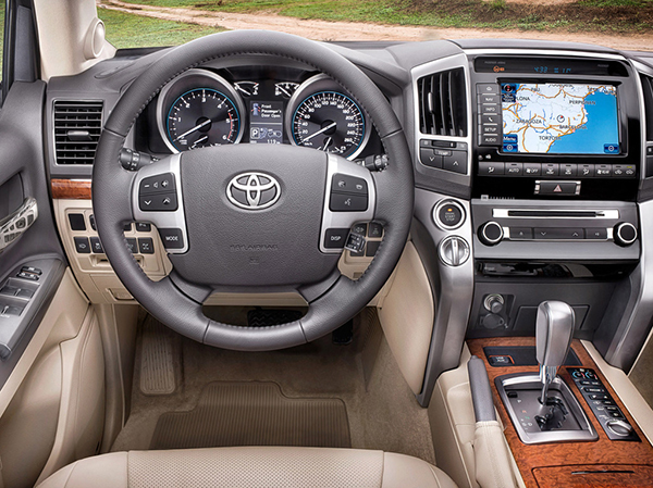Огляд Toyota Land Cruiser 200 (Тойота Ленд Крузер 200) |