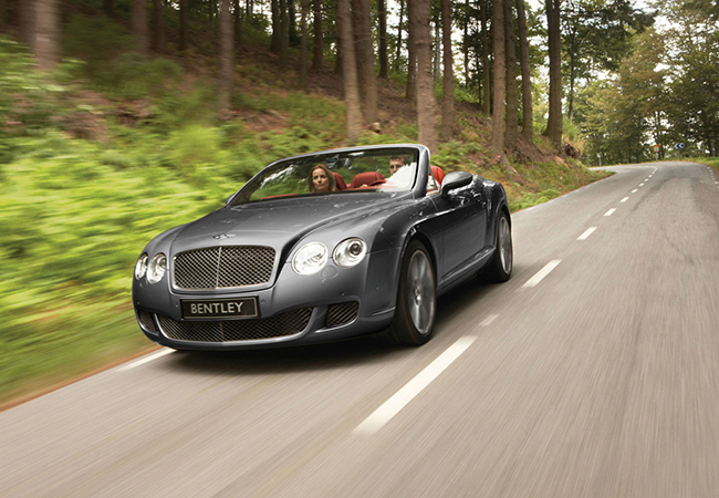 Огляд Bentley Continental GTC — чистокровний 575 сильний британець |