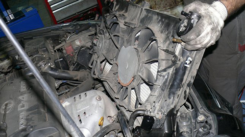 Заміна радіатора охолодження Toyota Avensis. Як замінити радіатор своїми руками |